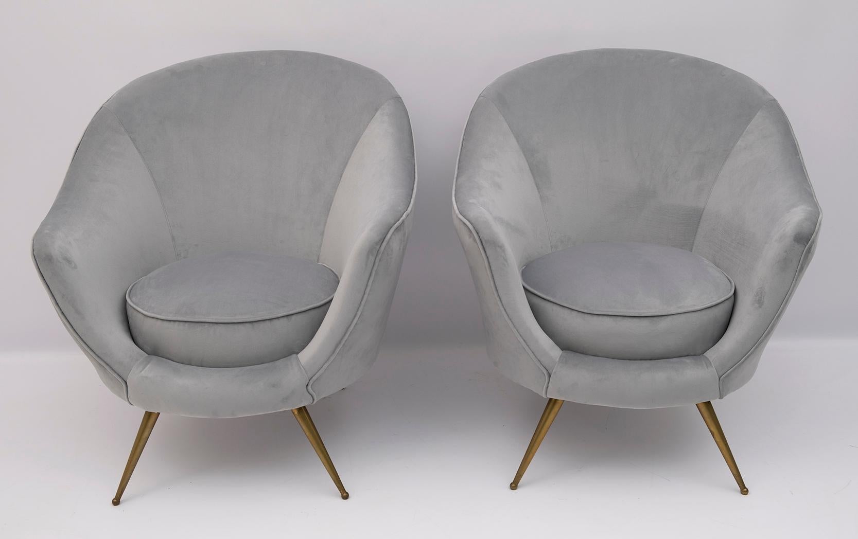 Federico Munari Mid-Century Modern Italian Curved Sofa and Two Armchairs, 1950s