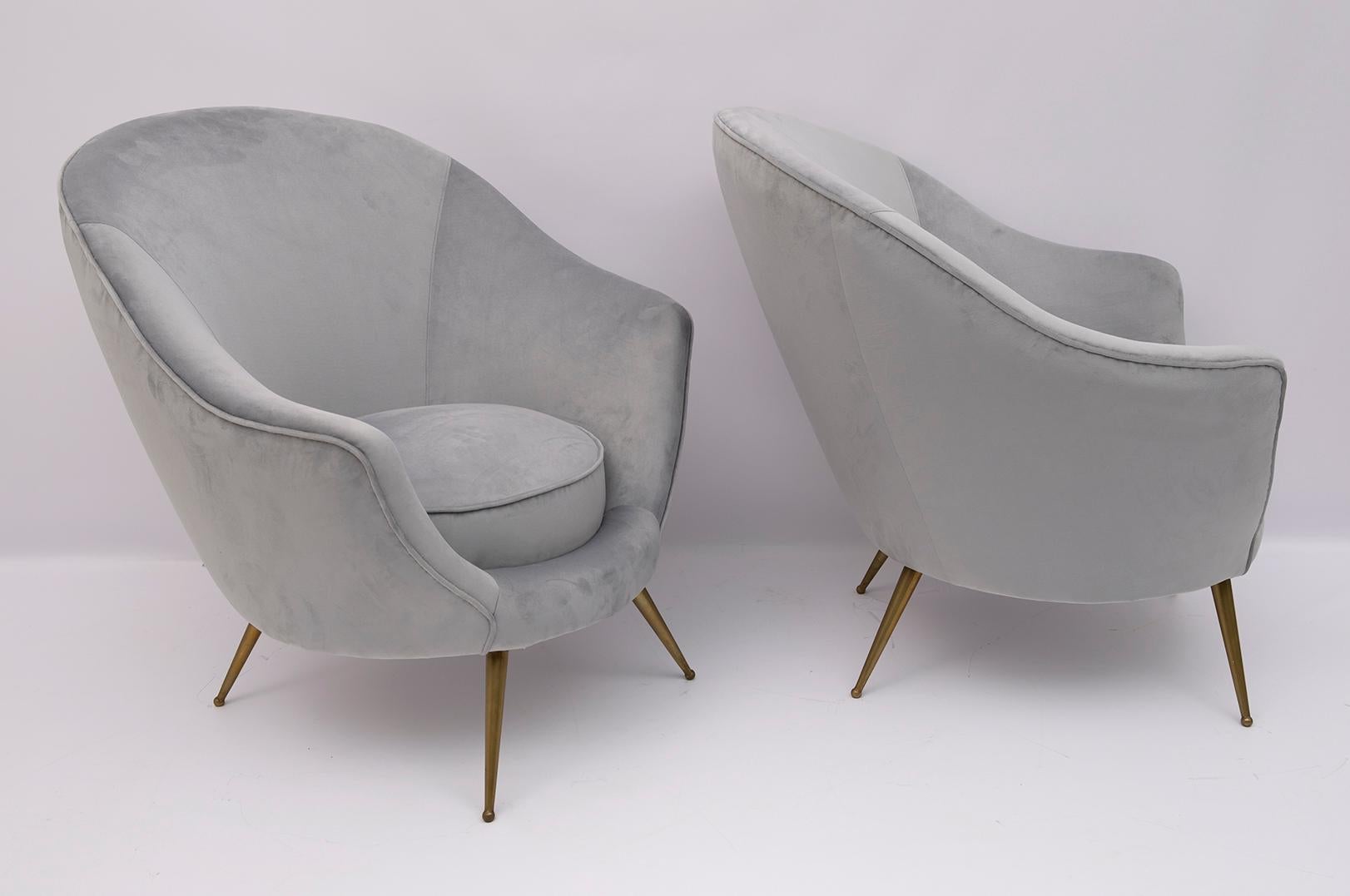 Federico Munari Mid-Century Modern Italian Curved Sofa and Two Armchairs, 1950s