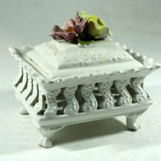 1970s Vintage - Italien ceramic jewelry box, storage box white with roses