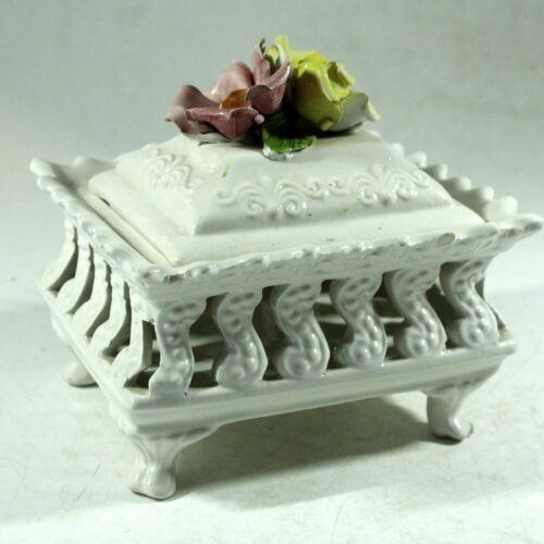 1970s Vintage - Italien ceramic jewelry box, storage box white with roses