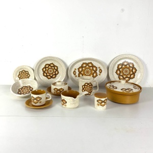 Royal Worcester - Palissy - Kalabar Range Dinner Service