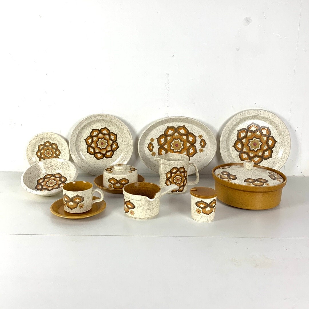 Royal Worcester - Palissy - Kalabar Range Dinner Service