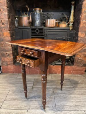 Victorian circa 1850 drop leaf baby Pembroke mahogany table