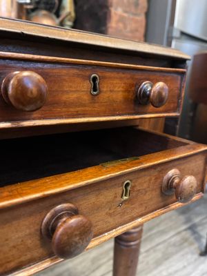 Victorian circa 1850 drop leaf baby Pembroke mahogany table