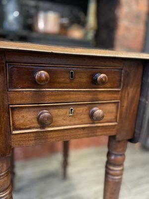Victorian circa 1850 drop leaf baby Pembroke mahogany table