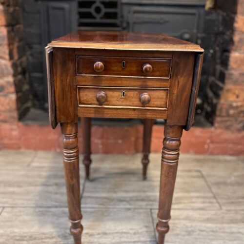 Victorian circa 1850 drop leaf baby Pembroke mahogany table