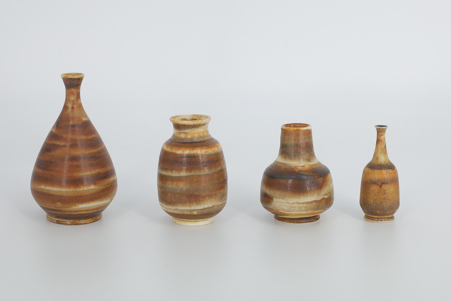 Small Mid-Century Scandinavian Modern Collectible Honey Stoneware Vase by Gunnar Borg for Höganäs Ceramics, 1960s, Set of 4