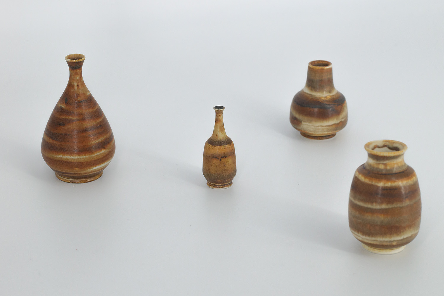 Small Mid-Century Scandinavian Modern Collectible Honey Stoneware Vase by Gunnar Borg for Höganäs Ceramics, 1960s, Set of 4