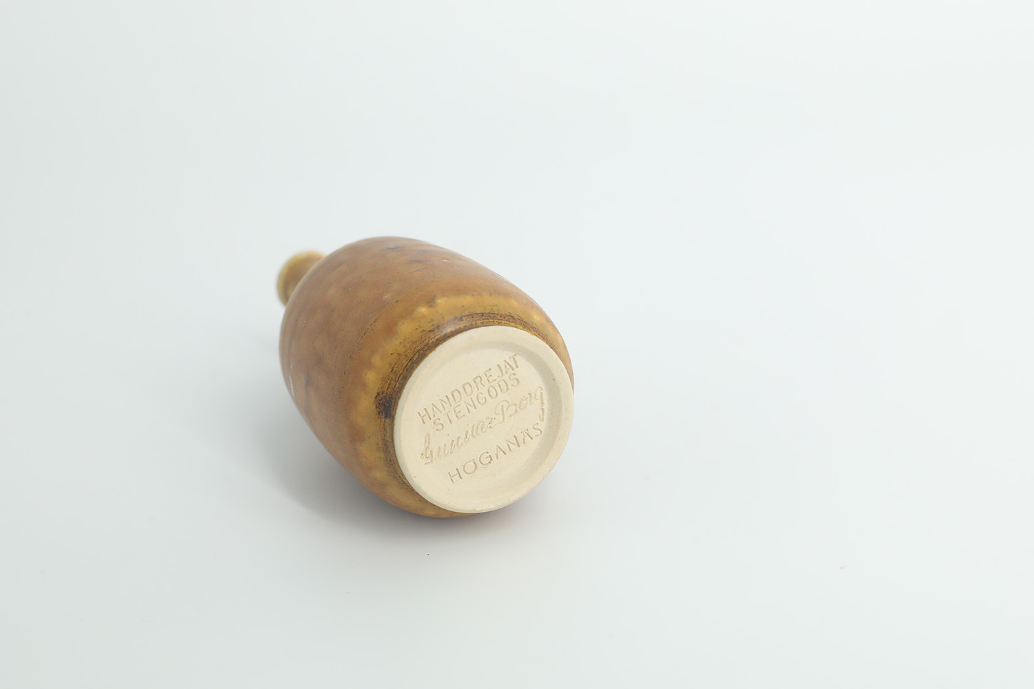Small Mid-Century Scandinavian Modern Collectible Honey Brown Stoneware Vase by Gunnar Borg for Höganäs Ceramics, 1960s, Set of 4