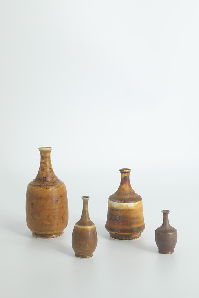 Small Mid-Century Scandinavian Modern Collectible Honey Brown Stoneware Vase by Gunnar Borg for Höganäs Ceramics, 1960s, Set of 4