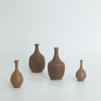 Small Mid-Century Scandinavian Modern Collectible Brown Stoneware Vase by Gunnar Borg for Höganäs Ceramics, 1960s, Set of 4