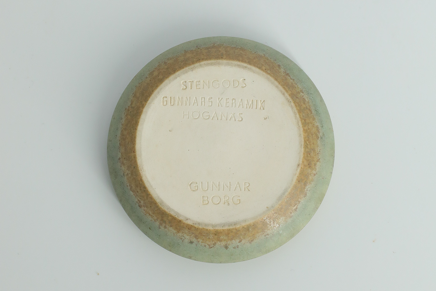 Small Mid-Century Scandinavian Modern Collectible Sand Brown Stoneware Bowls by Gunnar Borg for Gunnars Keramik Höganäs, 1960s, Set of 2