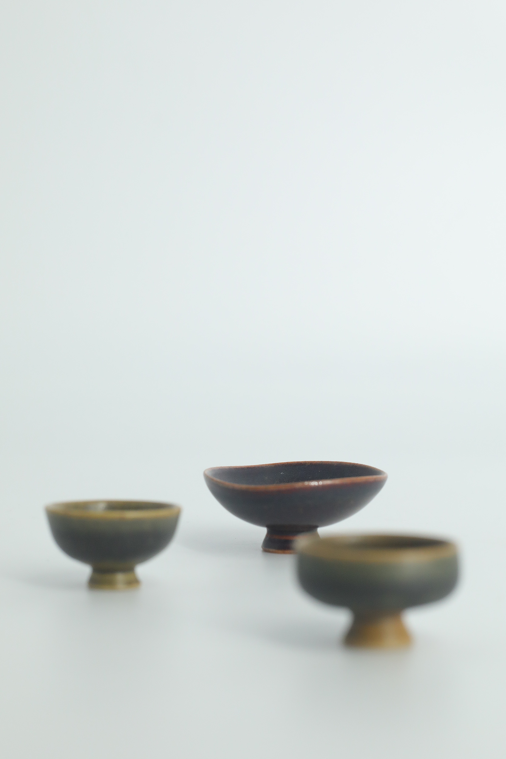 Small Mid-Century Scandinavian Modern Collectible Brown Stoneware Bowls by John Andersson for Höganäs Ceramics, 1950s, Set of 3
