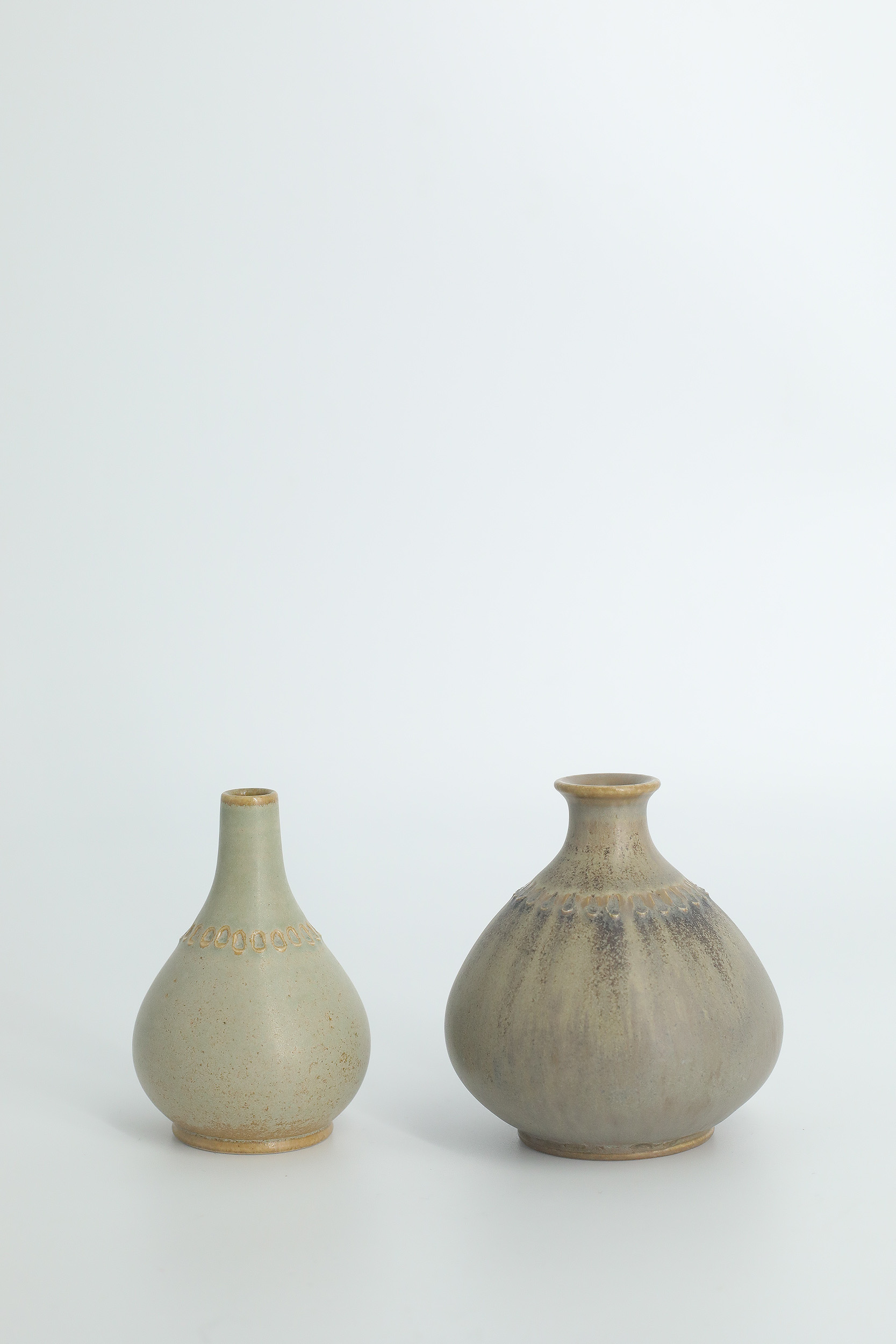 Small Mid-Century Scandinavian Modern Collectible Pistachio Stoneware Vases by Gunnar Borg for Gunnars Keramik Höganäs, 1960s, Set of 2
