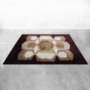 1970s Stunning Space Age Rug in Wool. Made in Italy