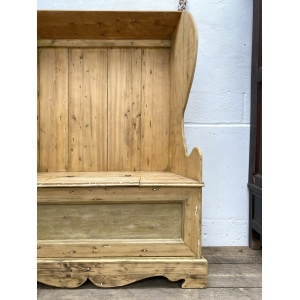 Rustic Pine Settle