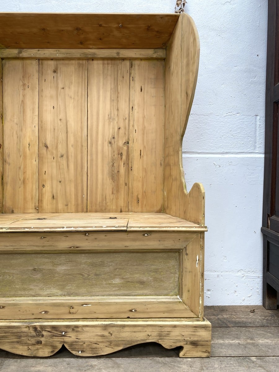 Rustic Pine Settle