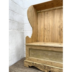 Rustic Pine Settle