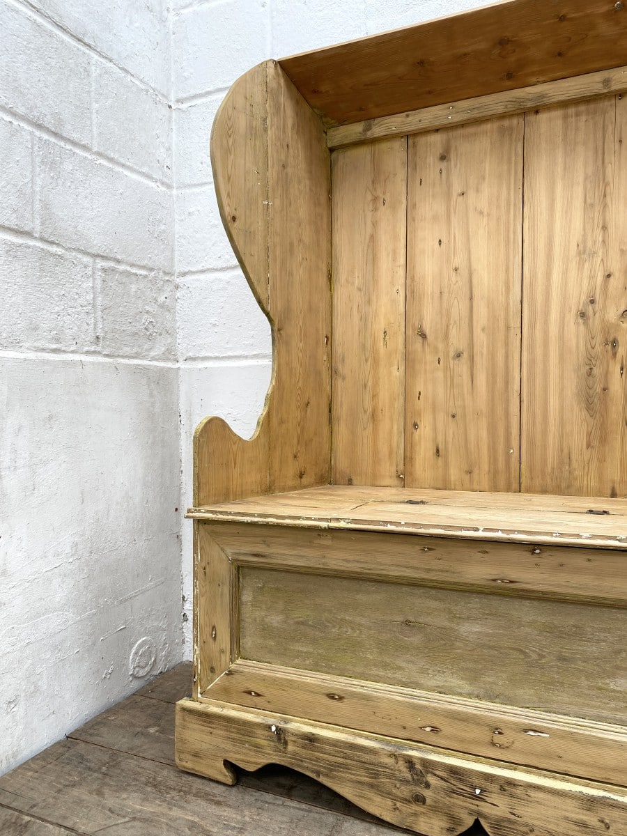 Rustic Pine Settle