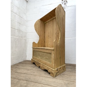 Rustic Pine Settle