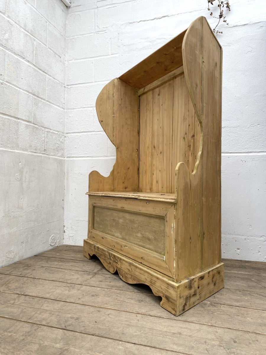 Rustic Pine Settle