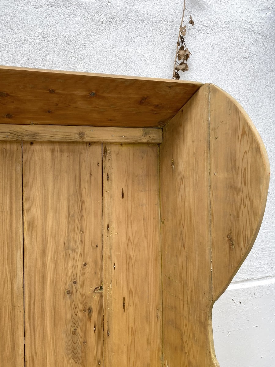 Rustic Pine Settle