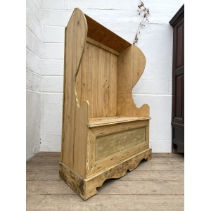 Rustic Pine Settle