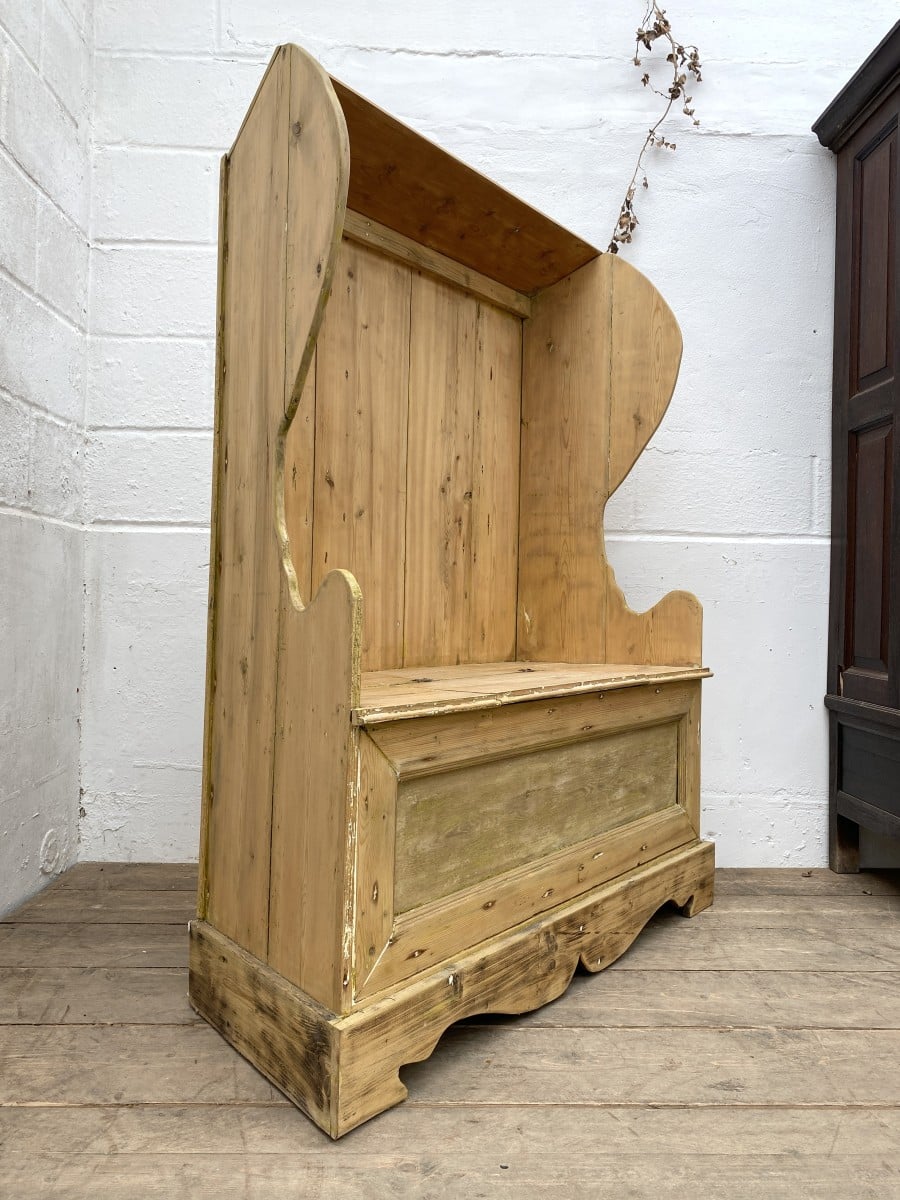Rustic Pine Settle