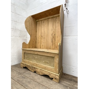 Rustic Pine Settle