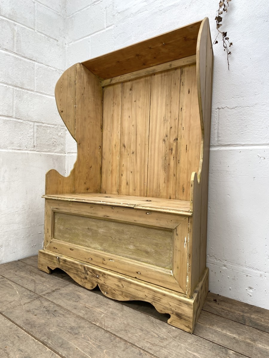 Rustic Pine Settle