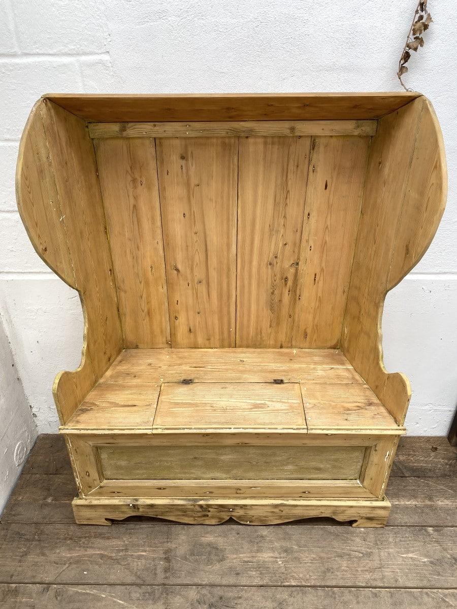 Rustic Pine Settle