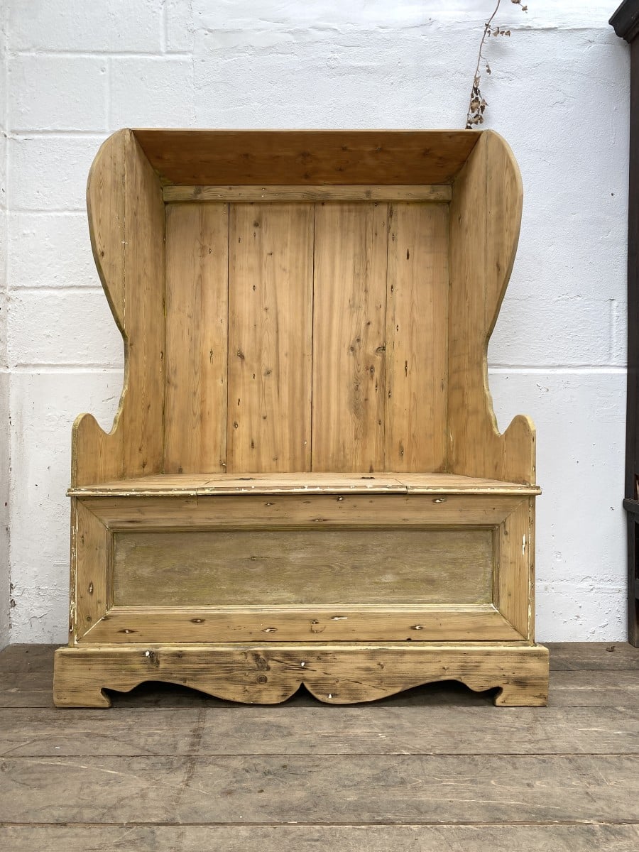 Rustic Pine Settle