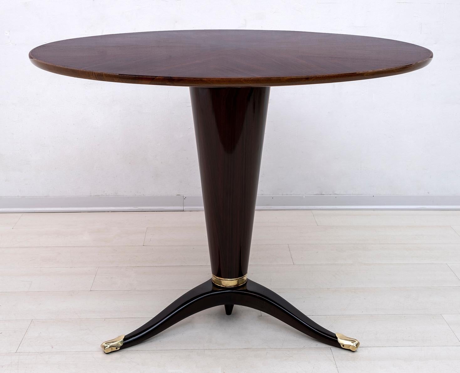 Attributed to Paolo Buffa Mid-Century Modern Italian Walnut Round Table, 1950s