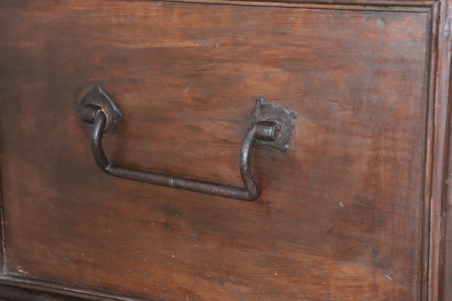 Antique chest in solid walnut wood