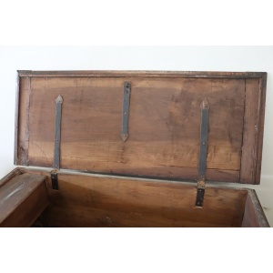Antique chest in solid walnut wood