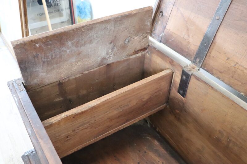 Antique chest in solid walnut wood