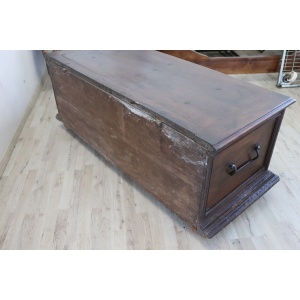 Antique chest in solid walnut wood