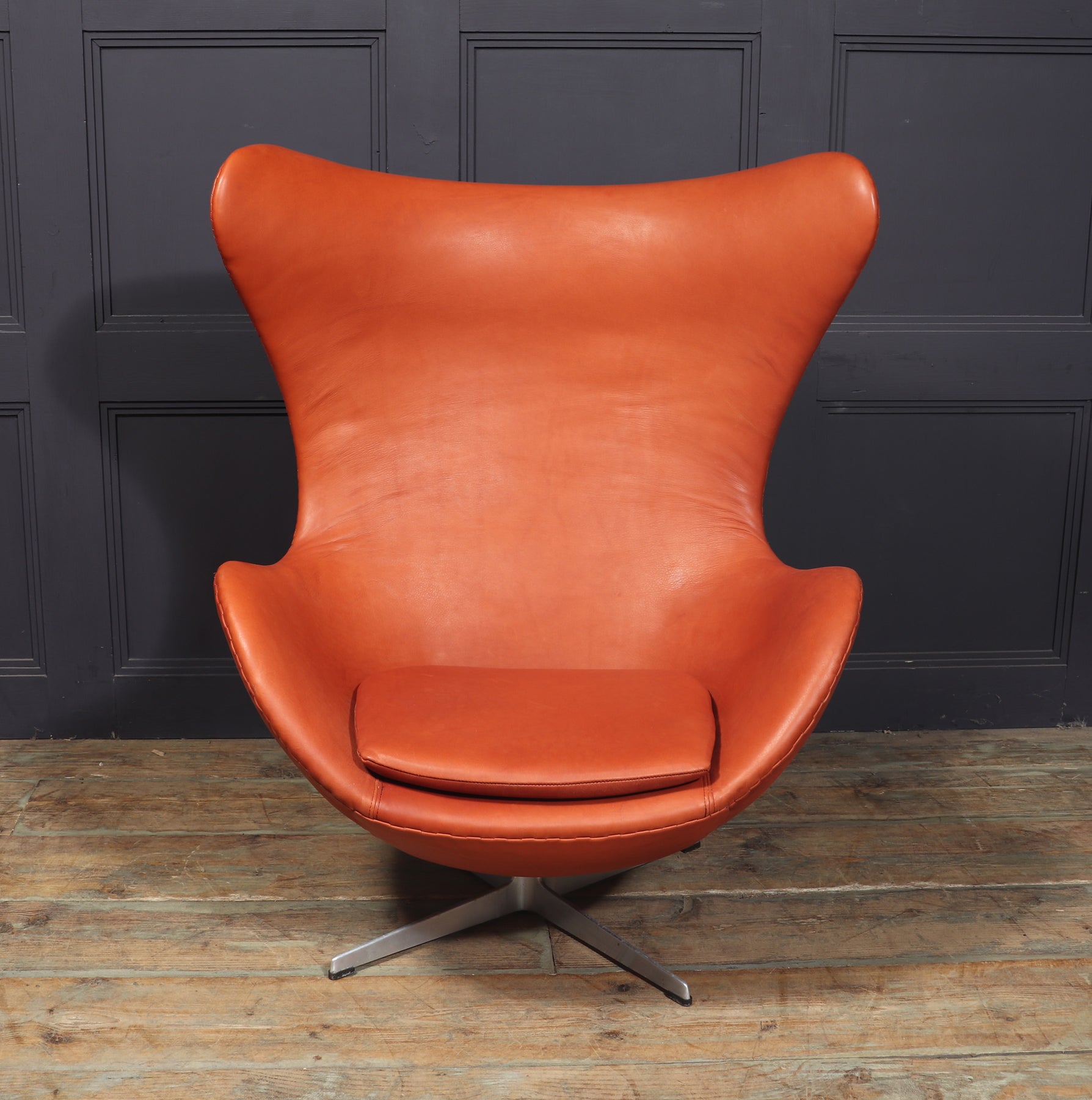 Iconic Leather Egg Chair By Fritz Hansen, 1960s