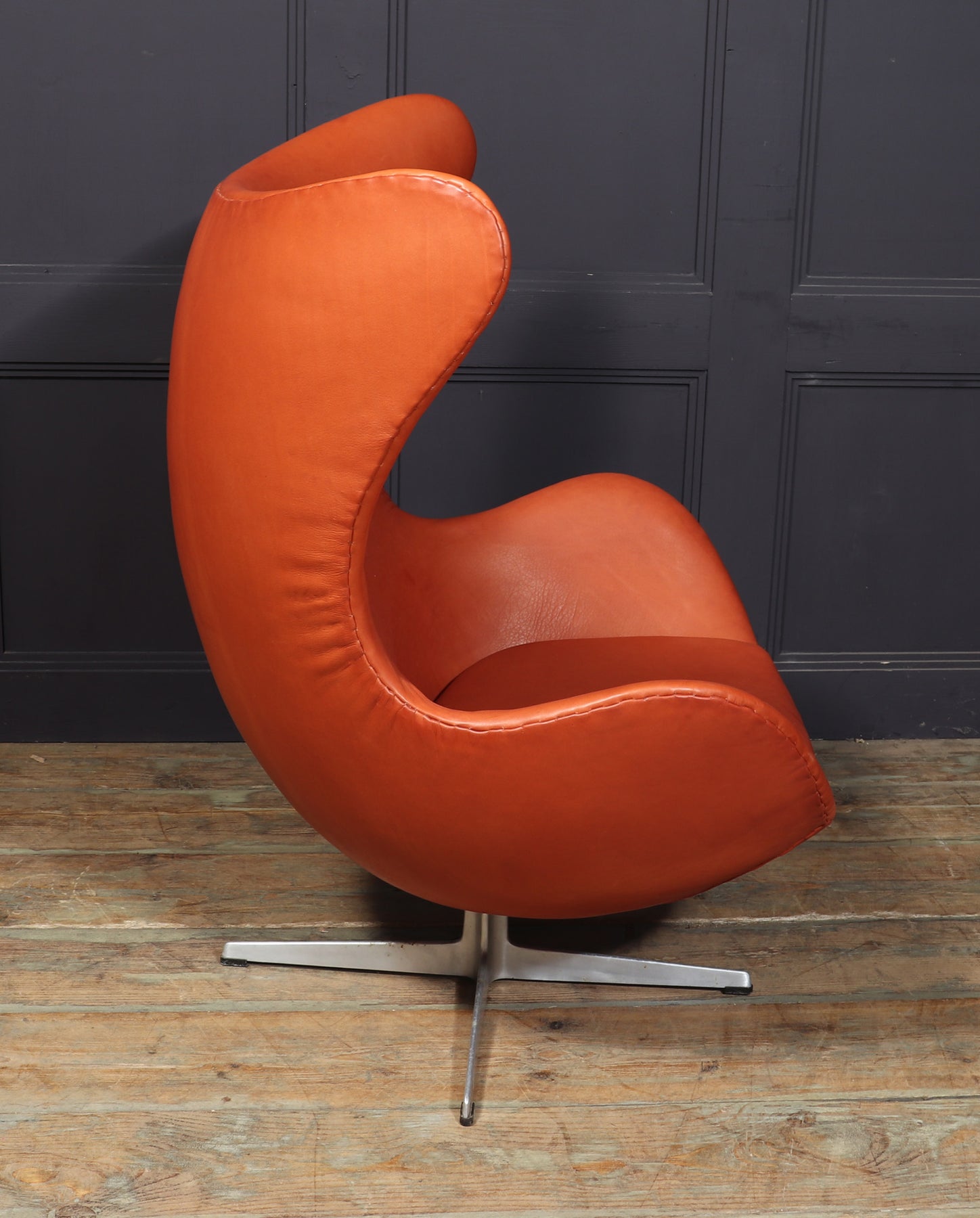 Iconic Leather Egg Chair By Fritz Hansen, 1960s