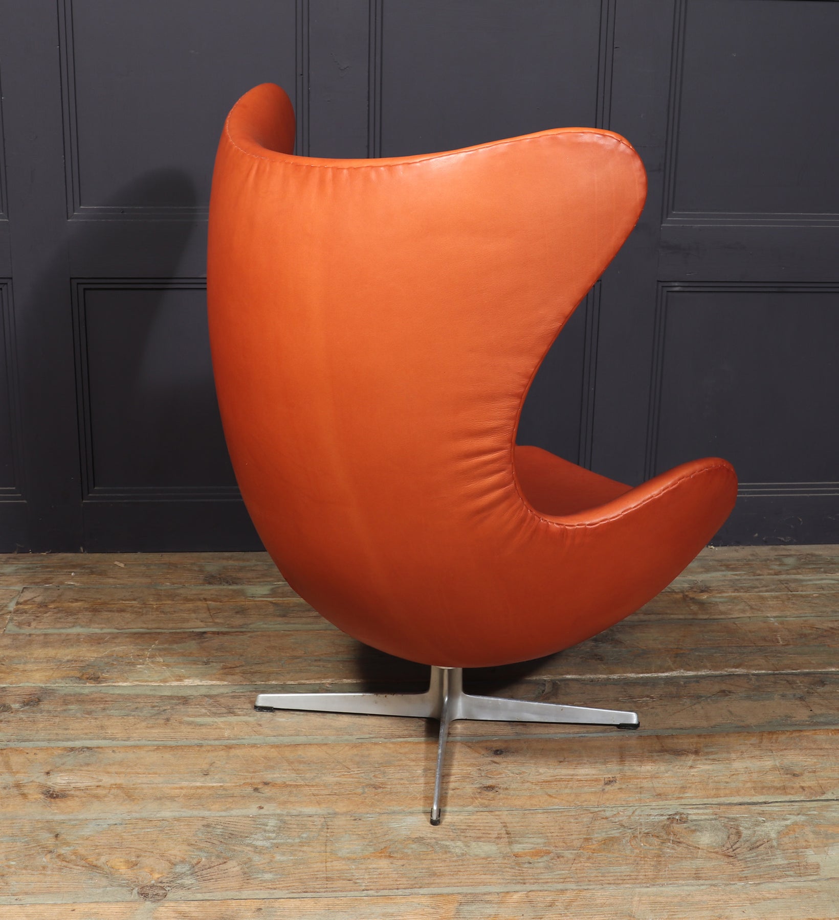 Iconic Leather Egg Chair By Fritz Hansen, 1960s