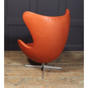 Iconic Leather Egg Chair By Fritz Hansen, 1960s