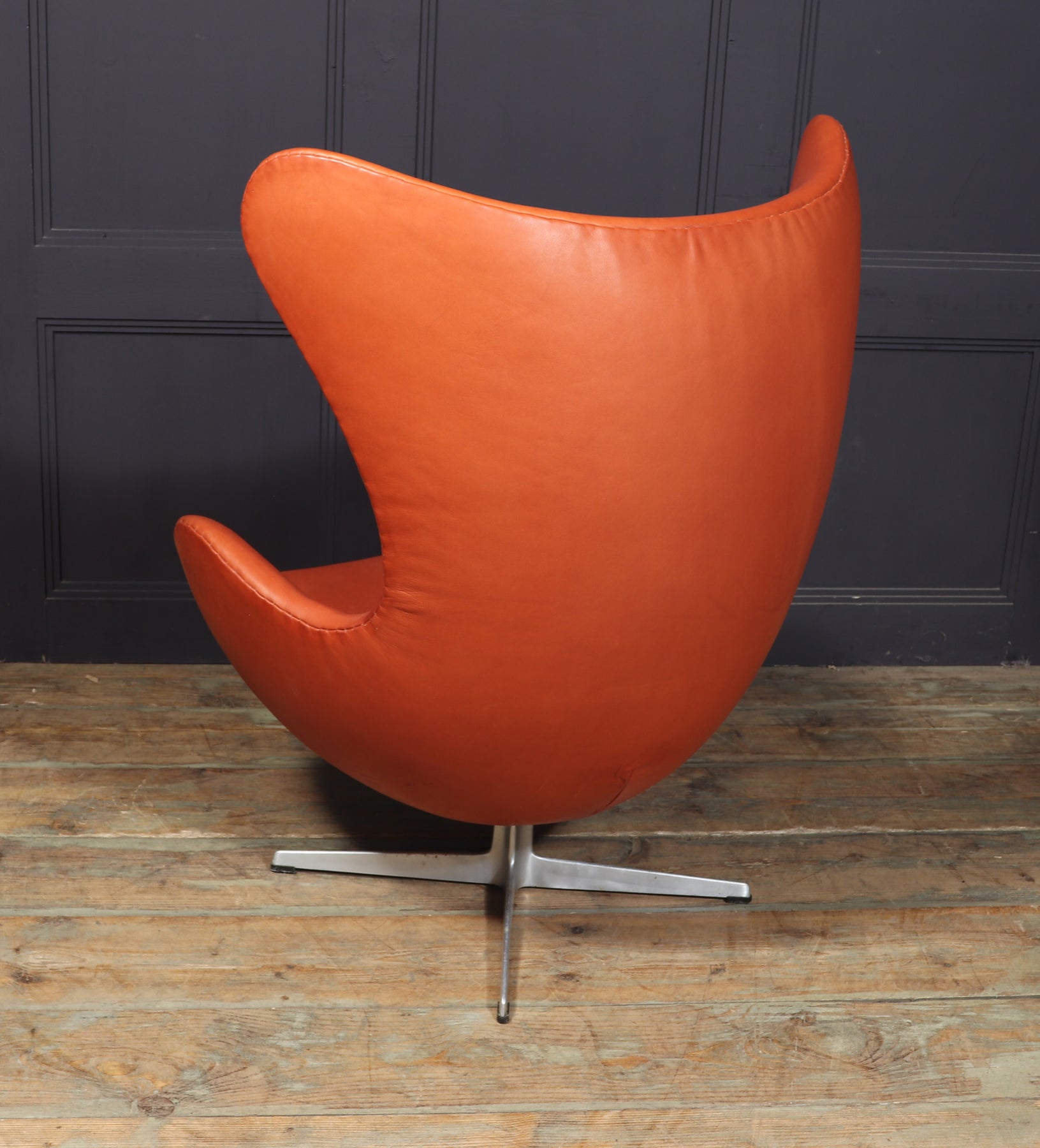 Iconic Leather Egg Chair By Fritz Hansen, 1960s