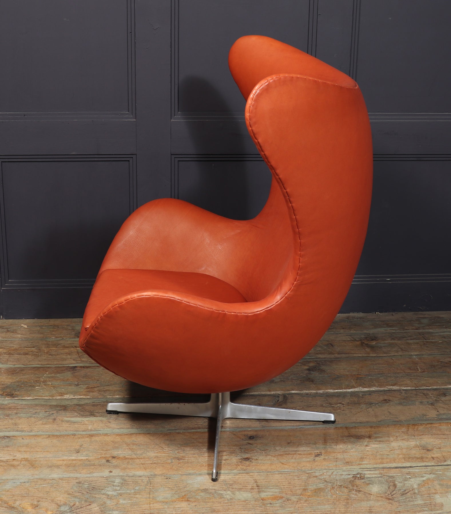 Iconic Leather Egg Chair By Fritz Hansen, 1960s