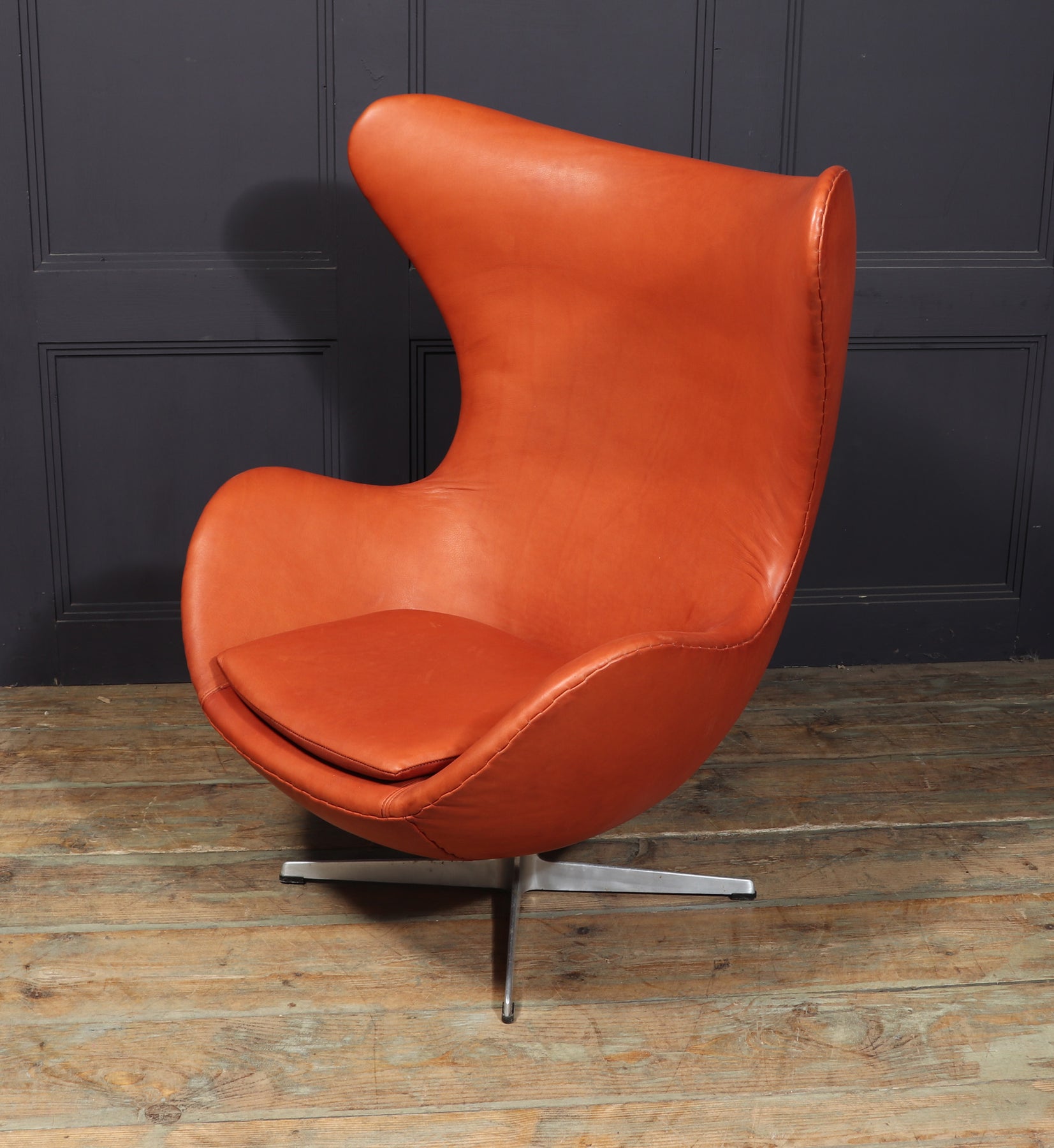 Iconic Leather Egg Chair By Fritz Hansen, 1960s