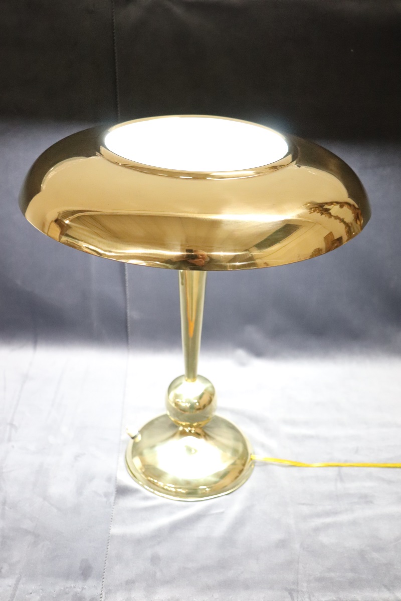 Italian design table lamp by Oscar Torlasco 1950s