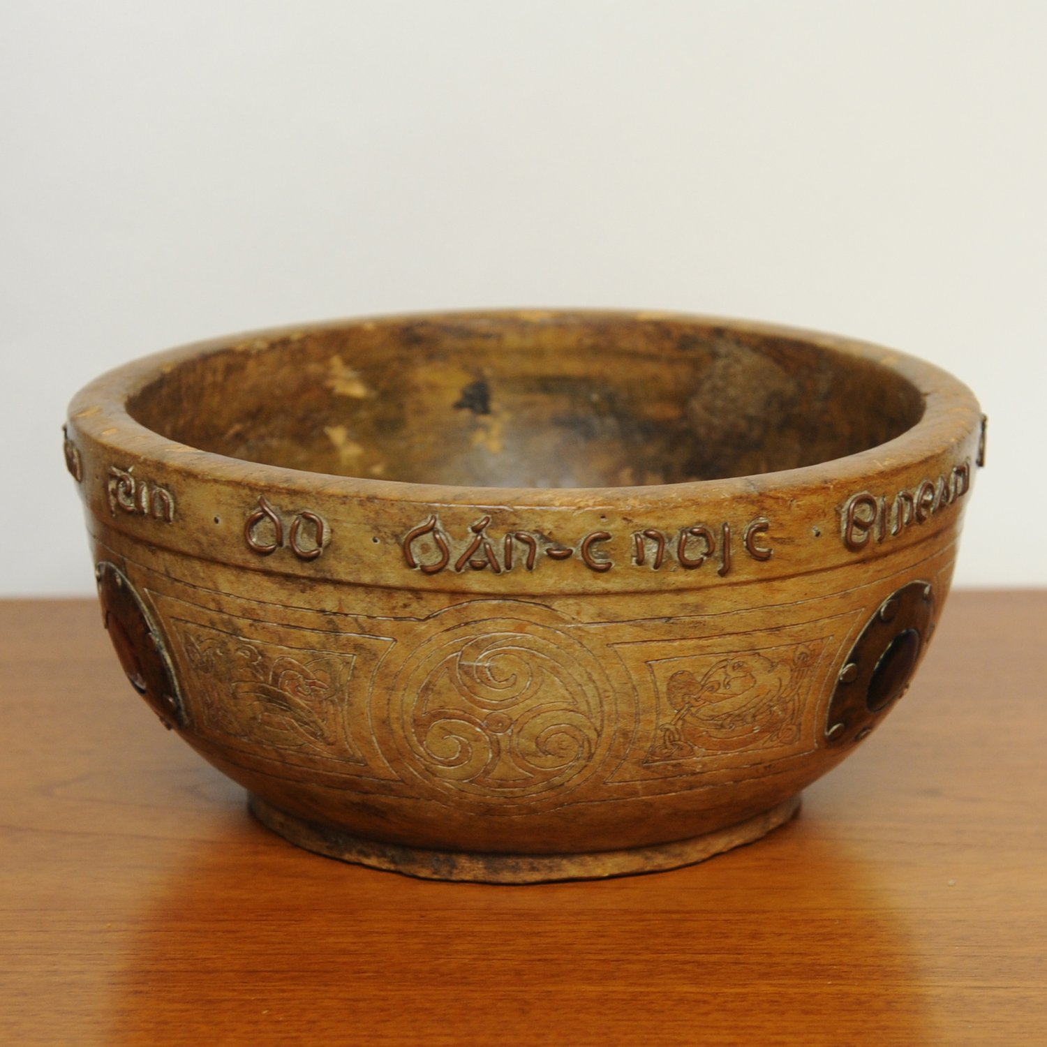 Antique Irish Arts & Crafts Turned Treen Celtic Bowl, 1910