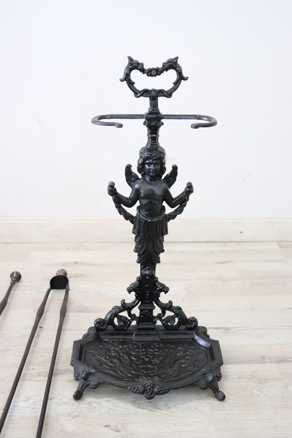 Set of antique fireplace tools in wrought iron and cast iron