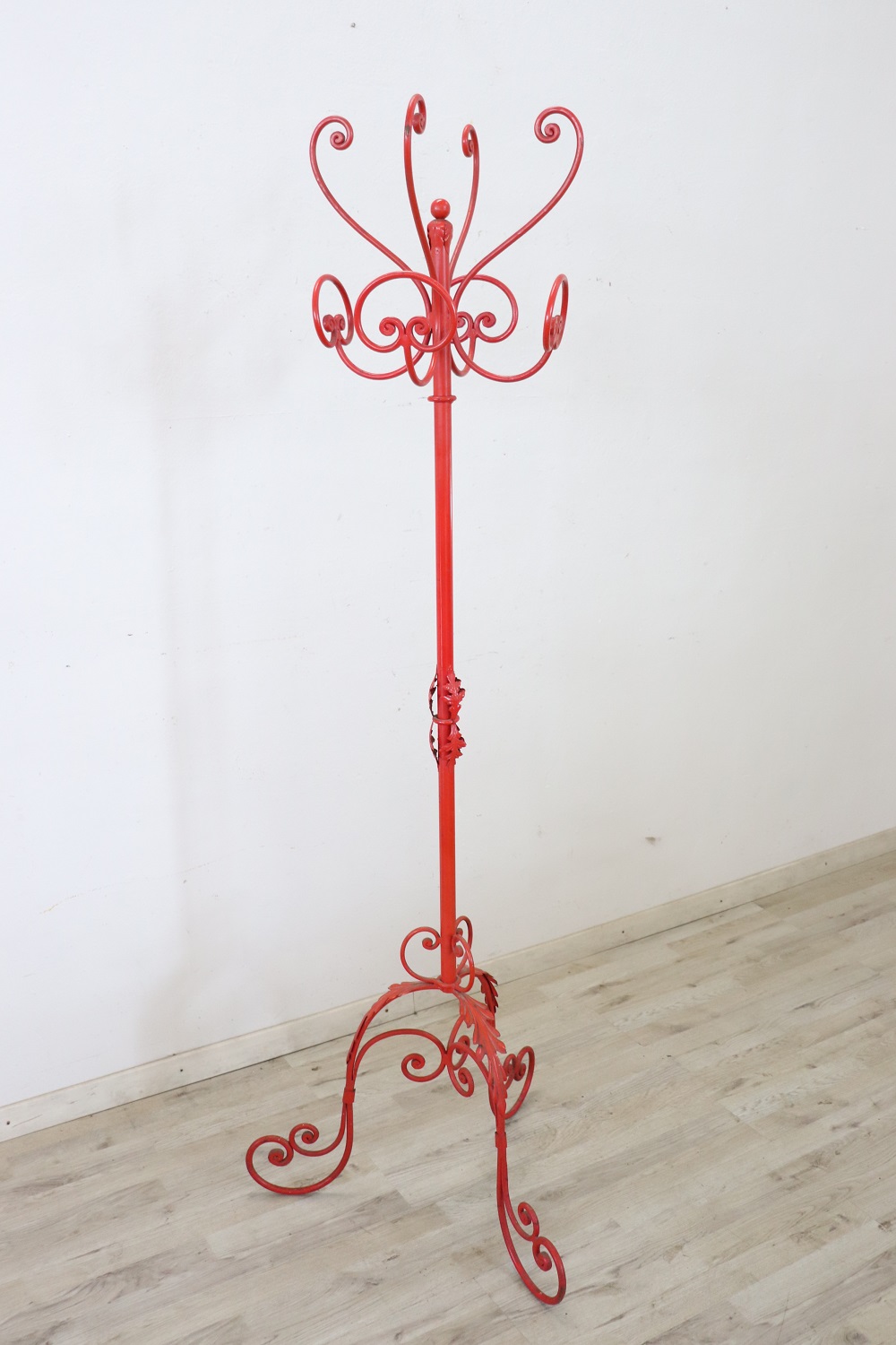 Coat hanger in red lacquered iron