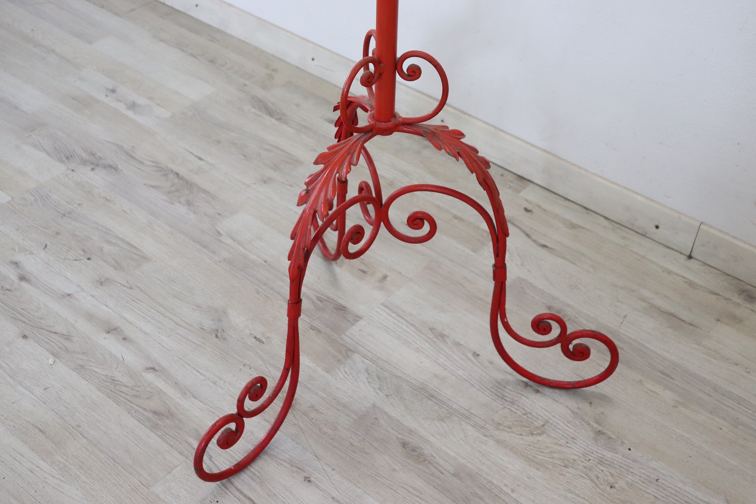 Coat hanger in red lacquered iron