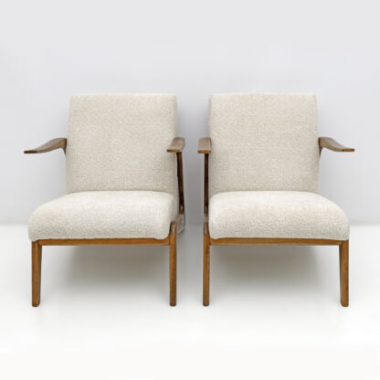 Pair of Mid-Century Modern Italian Bouclè Lounge Chairs, 1970s - Image 9